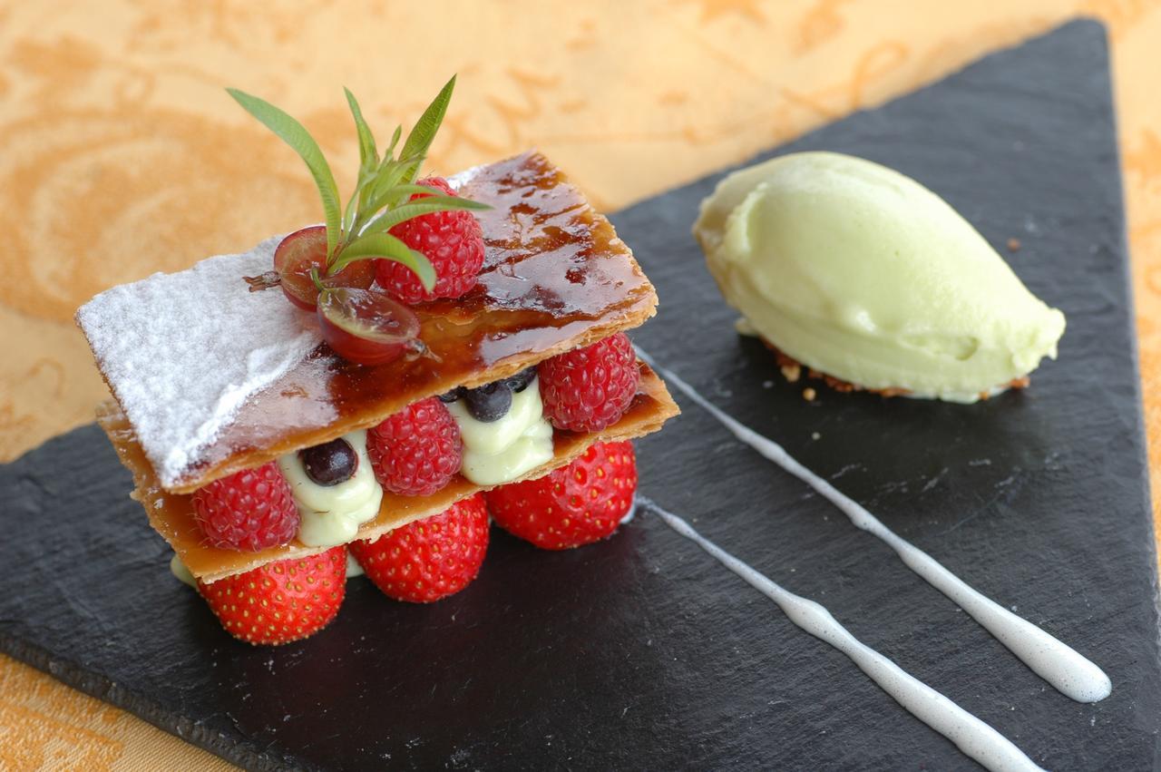 Logis Hotel Restaurant La Tour Dunières المظهر الخارجي الصورة