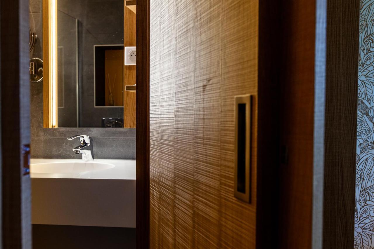 Logis Hotel Restaurant La Tour Dunières المظهر الخارجي الصورة